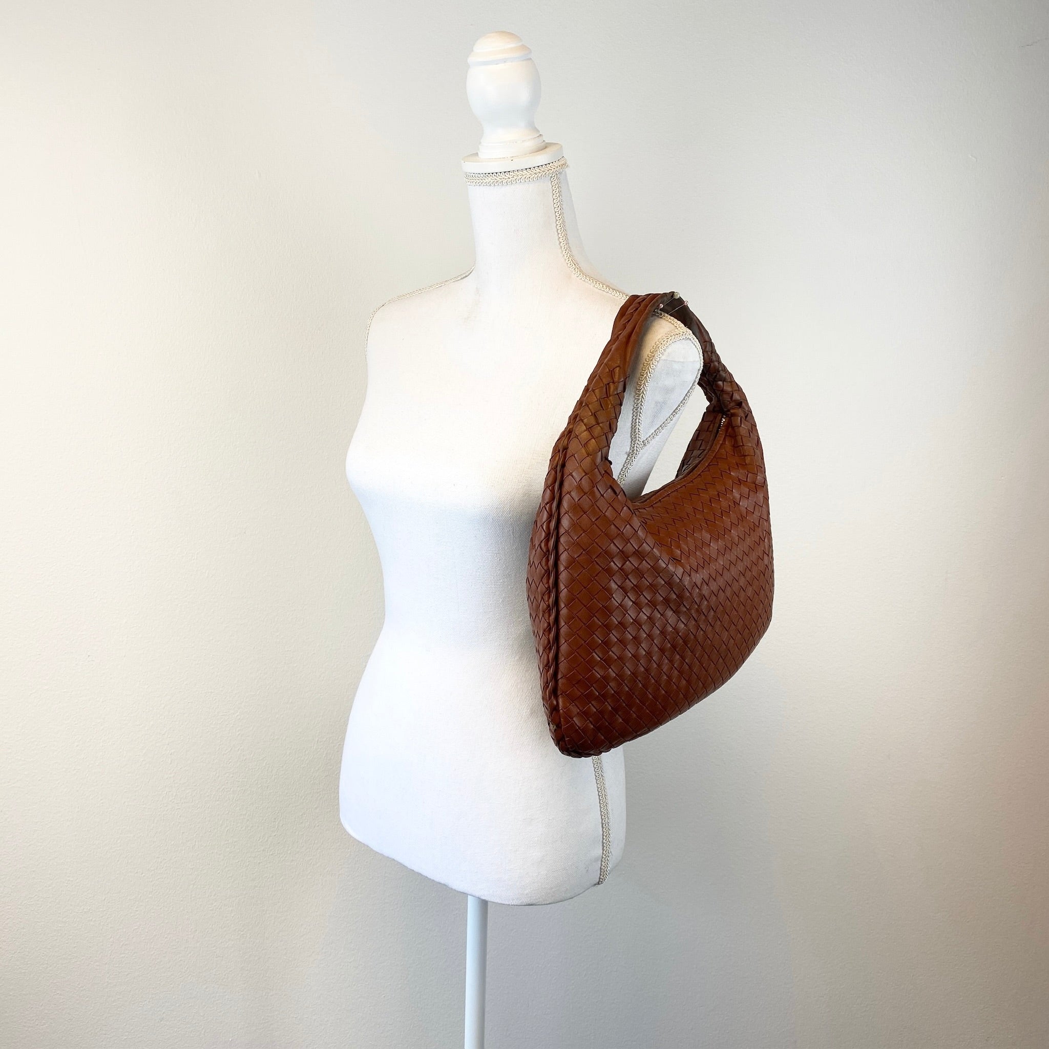 Veneta Intrecciato Medium Red Brown - Vintage Luxuries