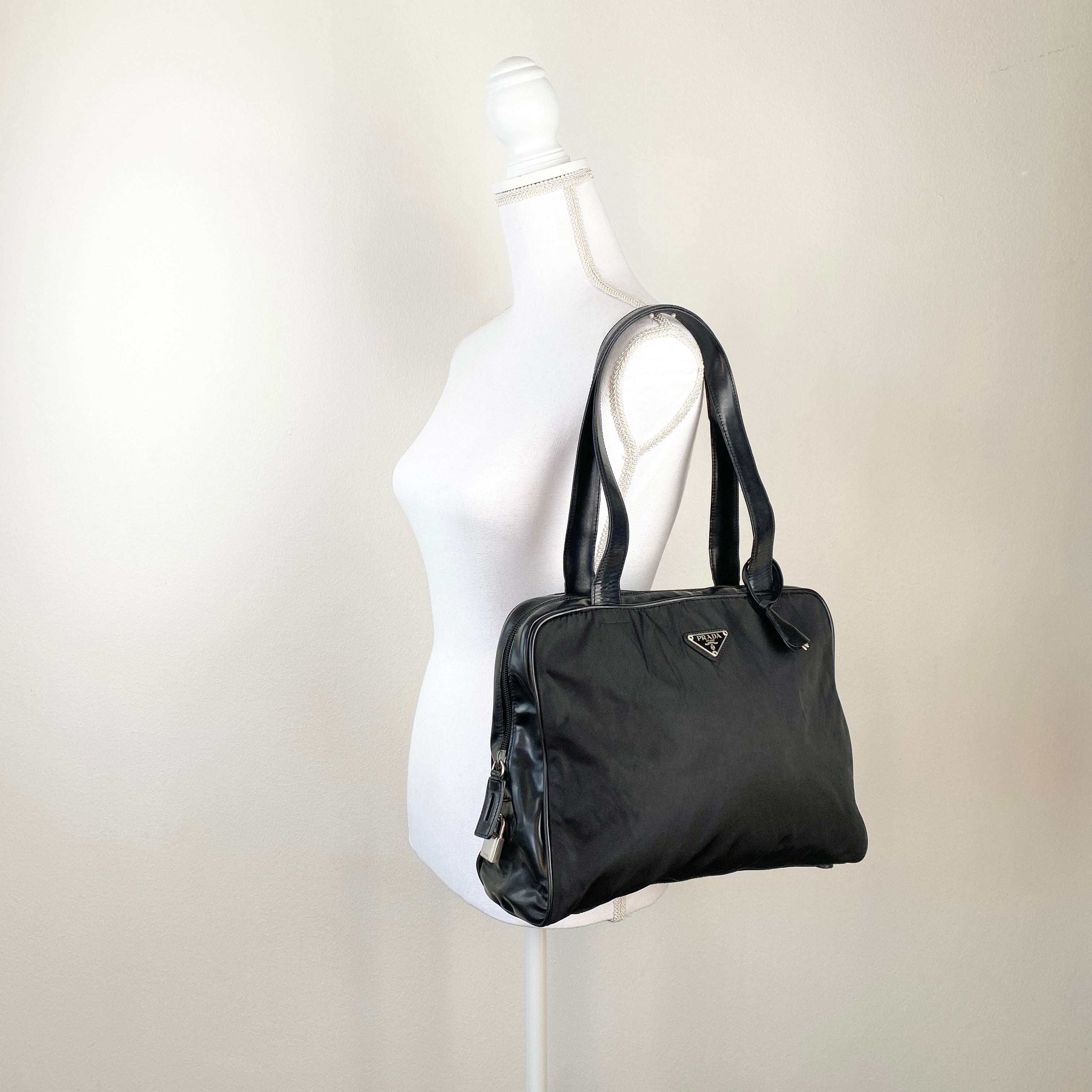 Nylon Laptop Shoulder Bag Black - Vintage Luxuries
