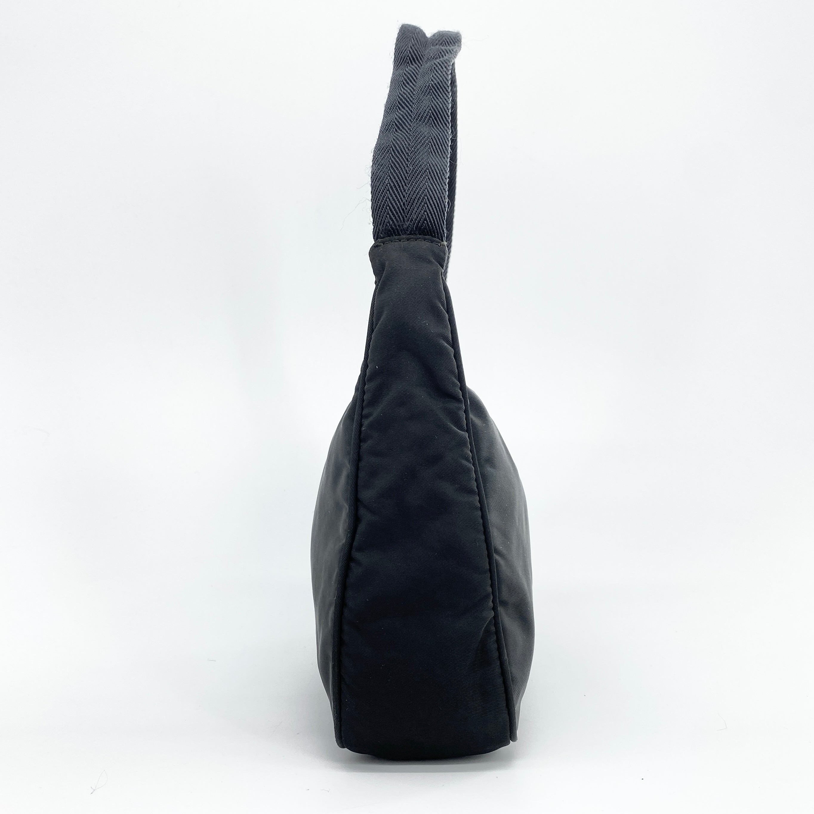 Nylon Tessuto Shoulder Bag Black - Vintage Luxuries