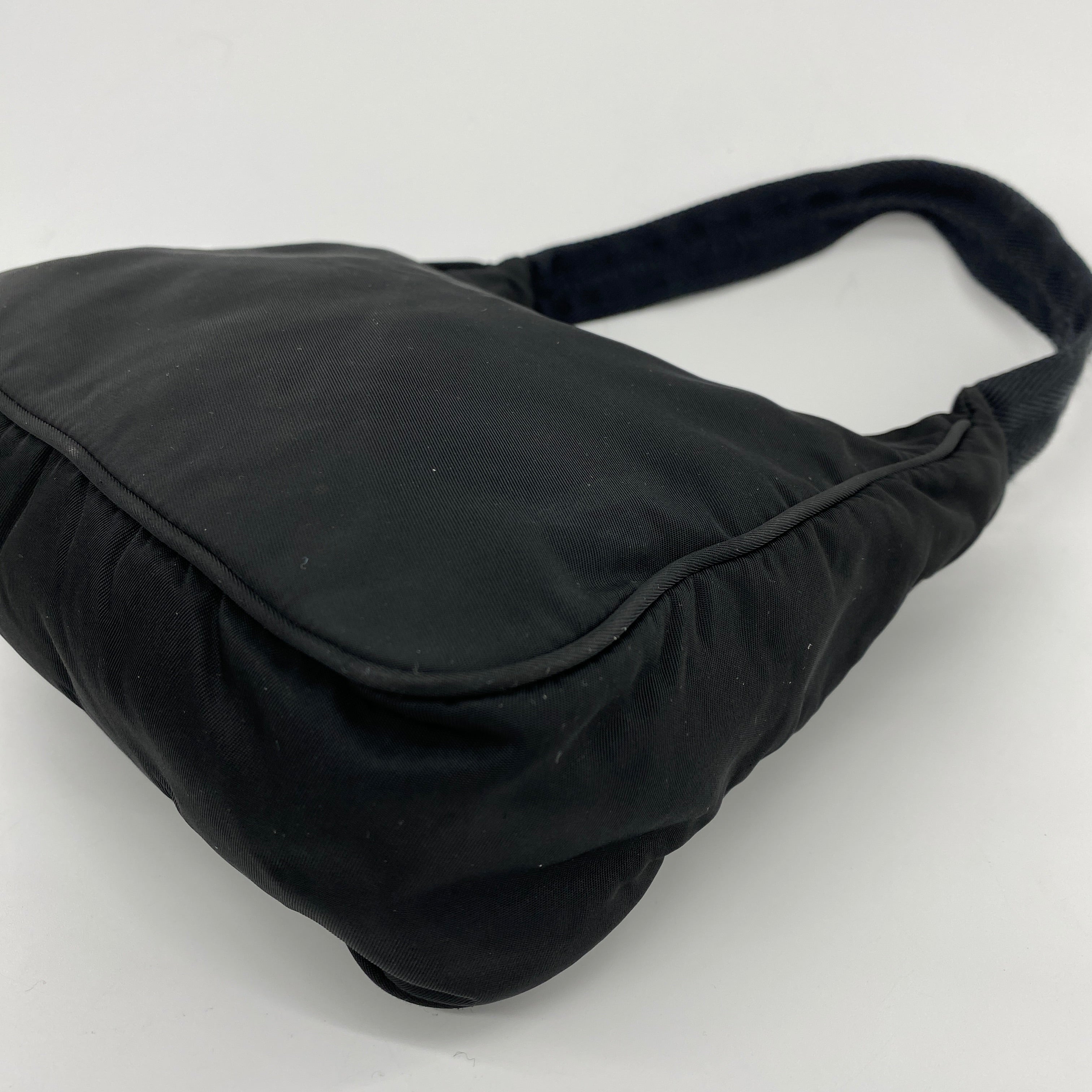 Nylon Tessuto Shoulder Bag Black - Vintage Luxuries
