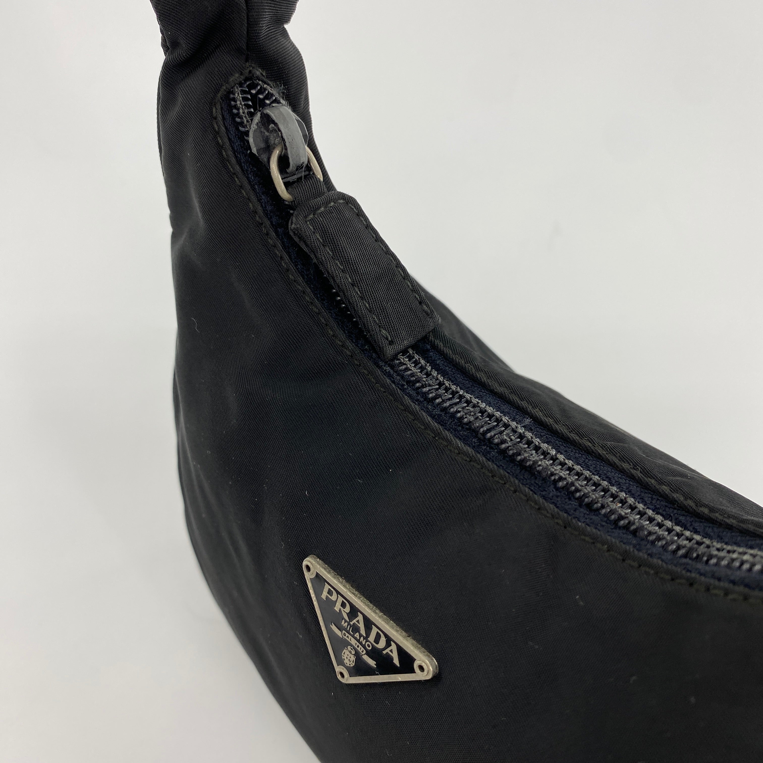 Nylon Tessuto Shoulder Bag Black - Vintage Luxuries
