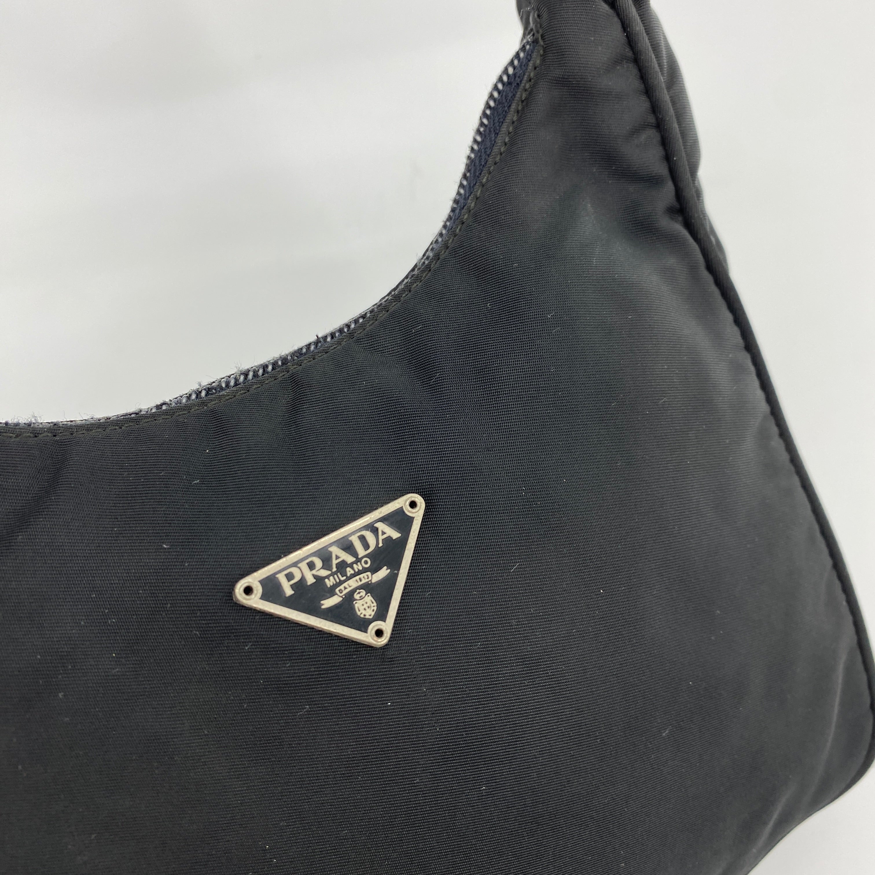 Nylon Tessuto Shoulder Bag Black - Vintage Luxuries
