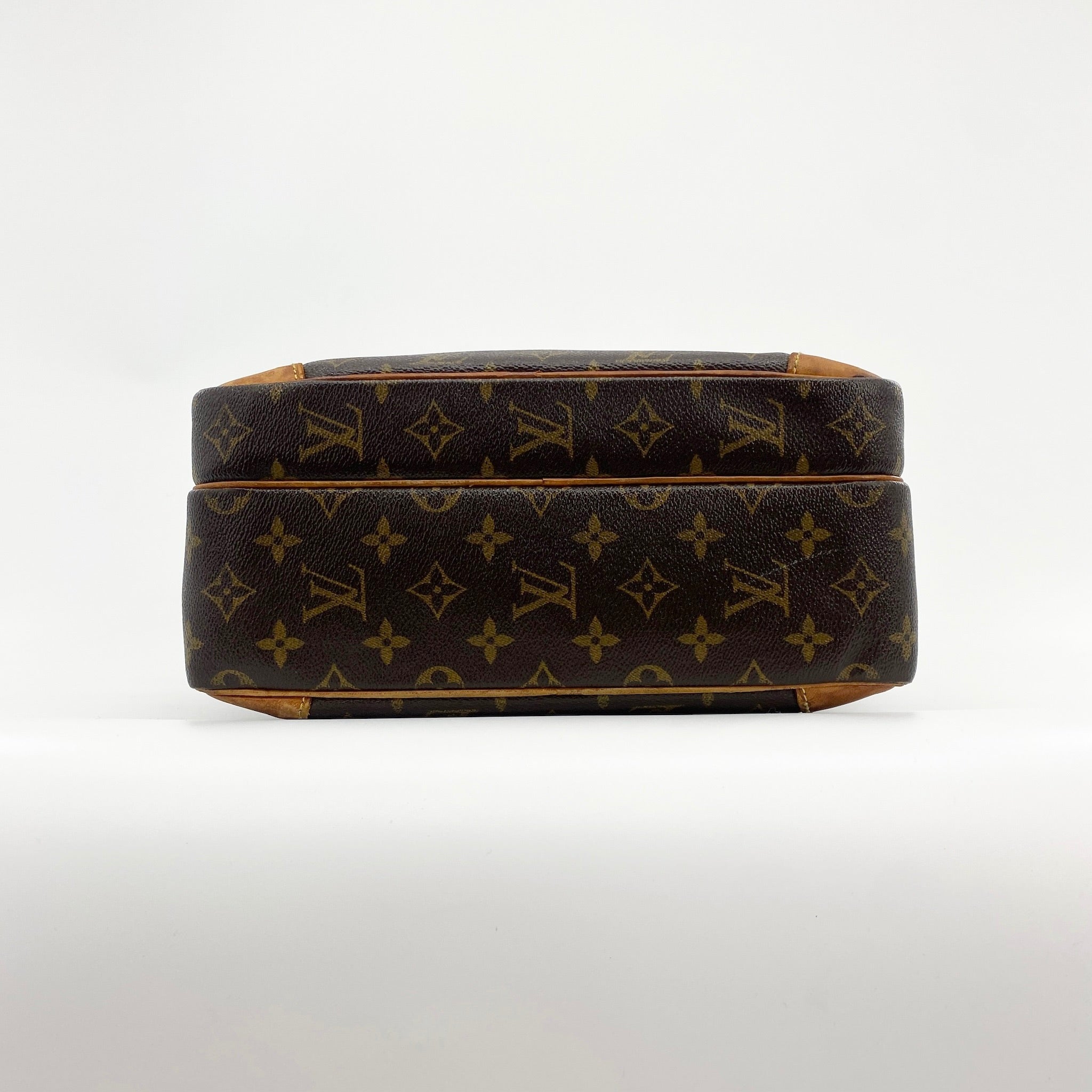 Nile MM Crossbody Bag - Vintage Luxuries