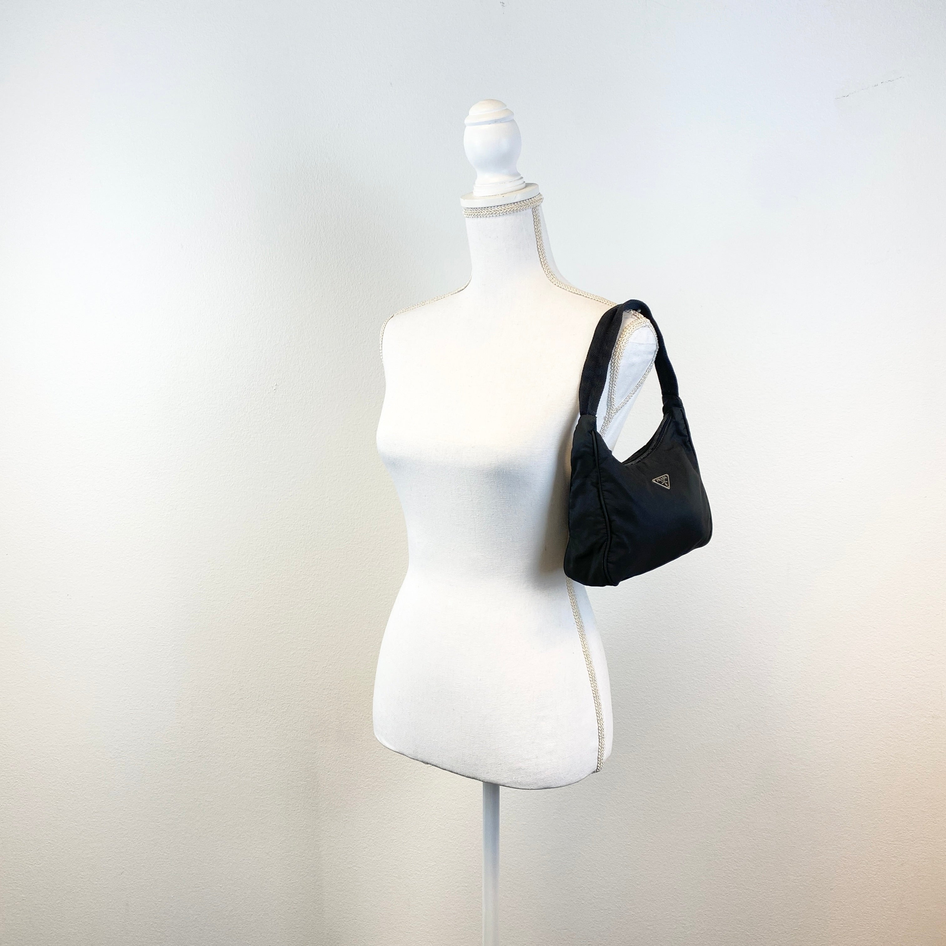 Nylon Tessuto Shoulder Bag Black - Vintage Luxuries