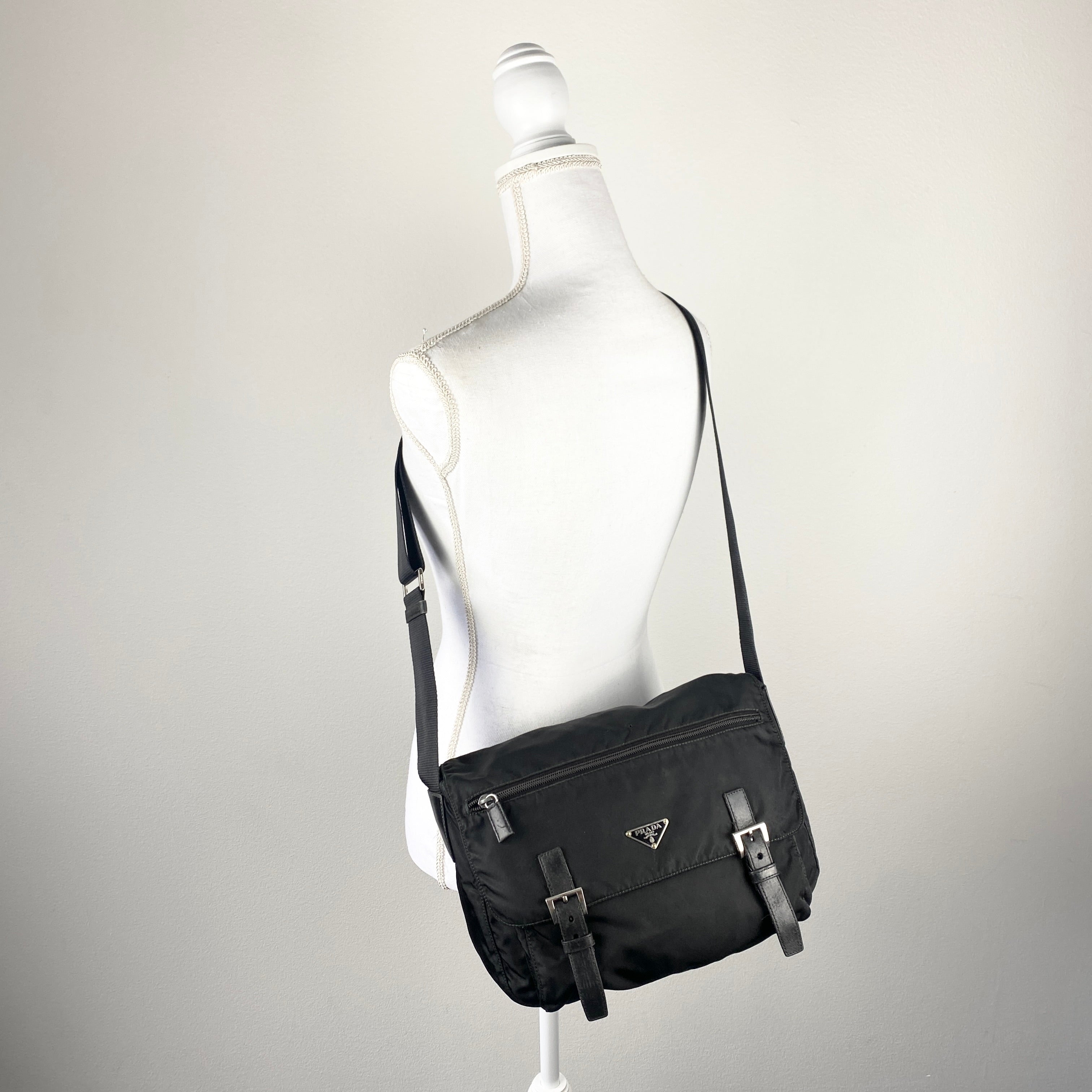 Nylon Messenger Medium Crossbody Black