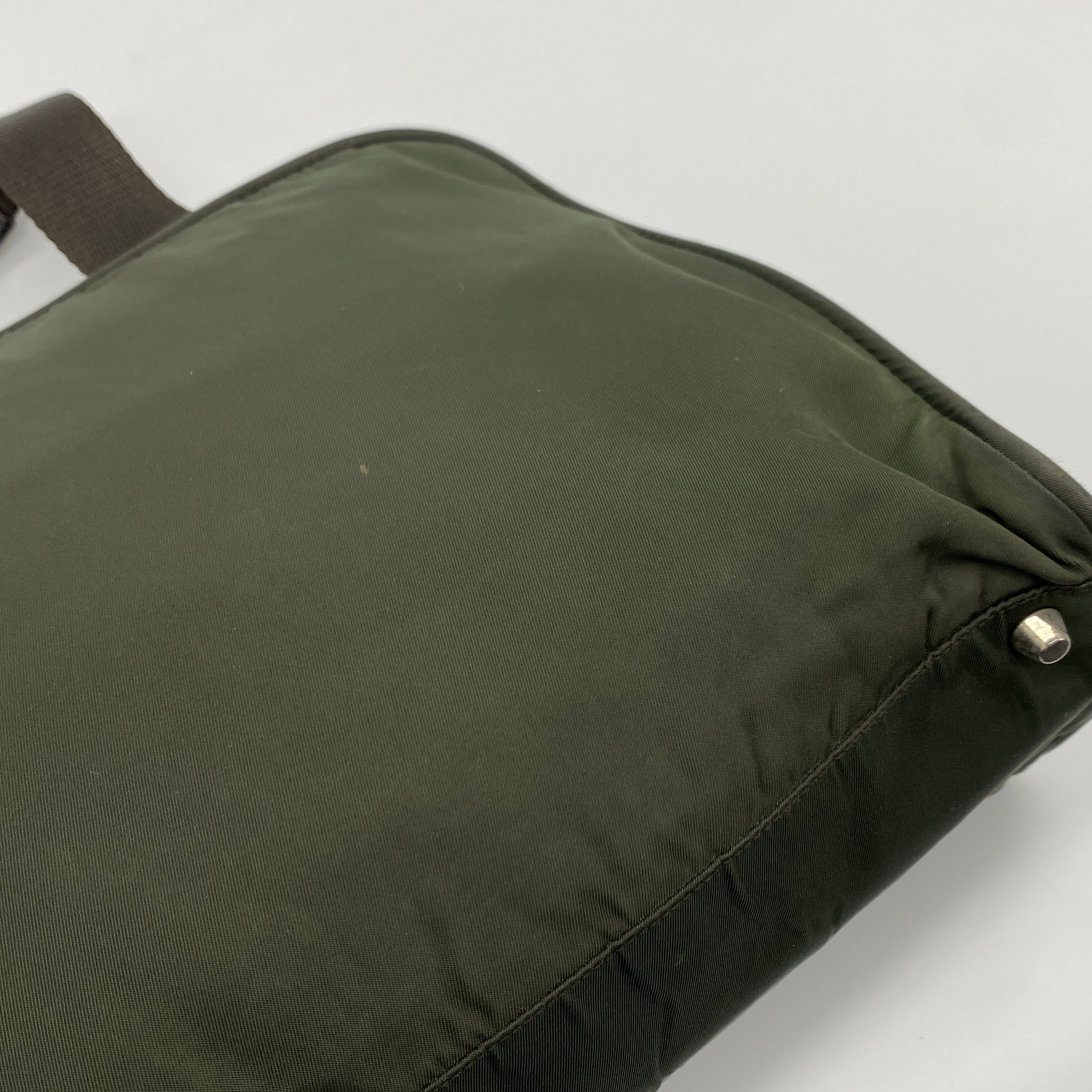 Nylon Laptop Handbag Green - Vintage Luxuries