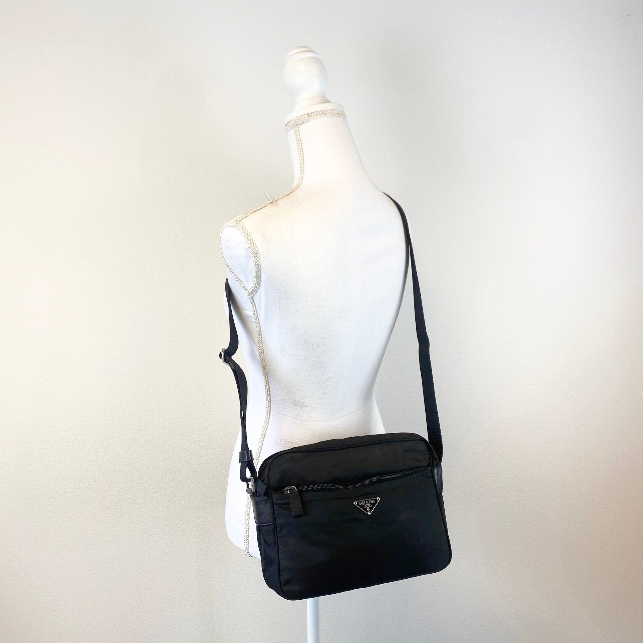 Nylon Camera Crossbody Black
