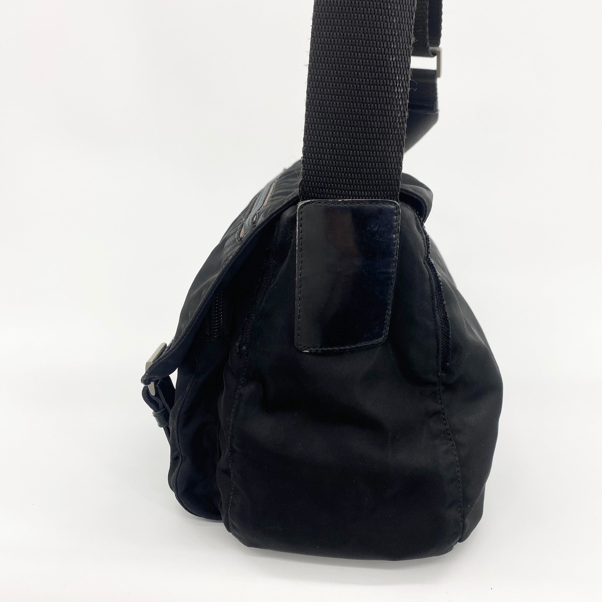 Nylon Messenger Medium Crossbody Black