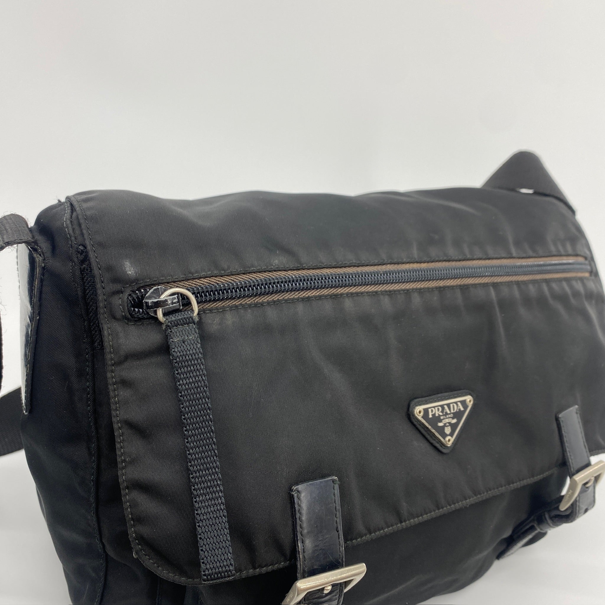 Nylon Messenger Medium Crossbody Black
