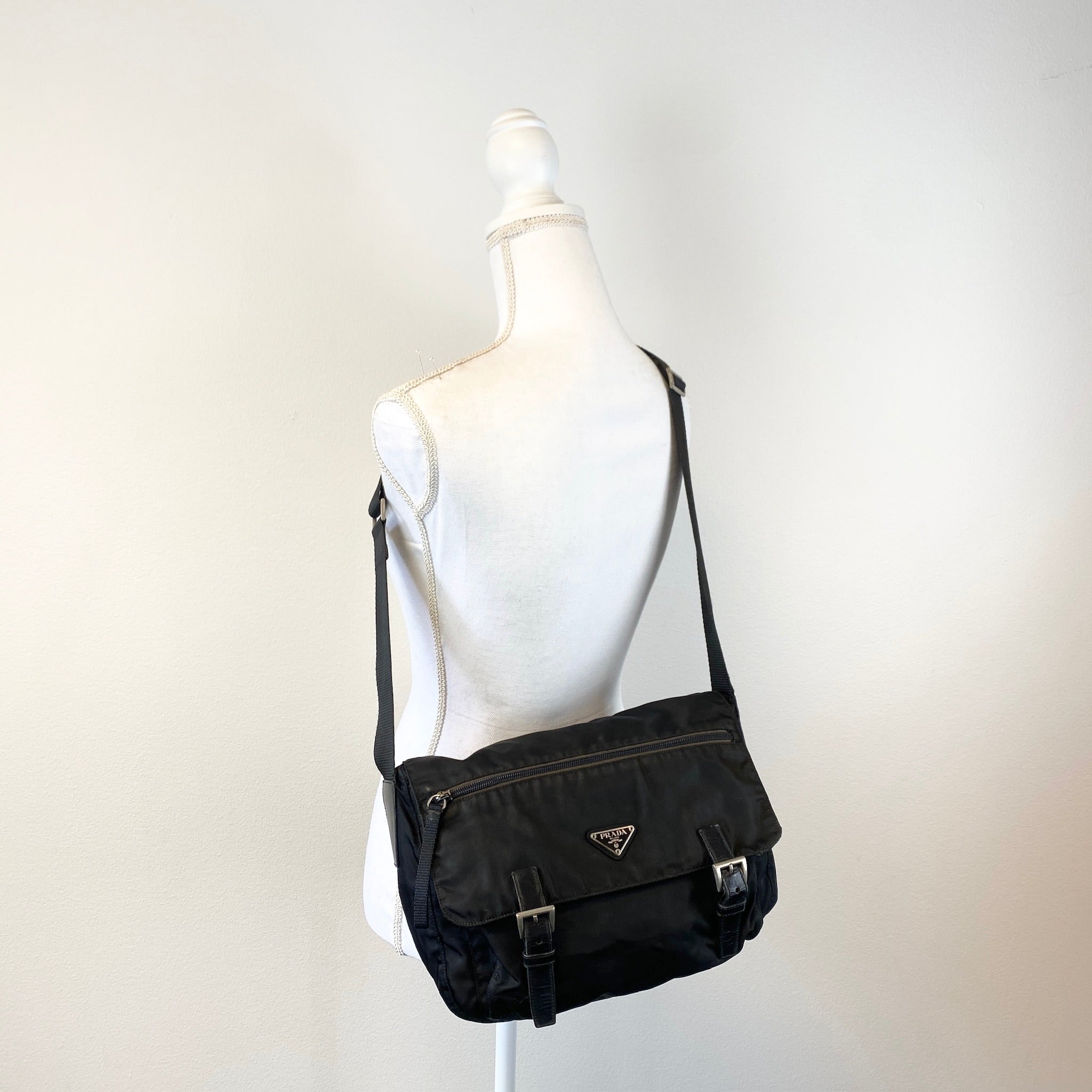 Nylon Messenger Medium Crossbody Black