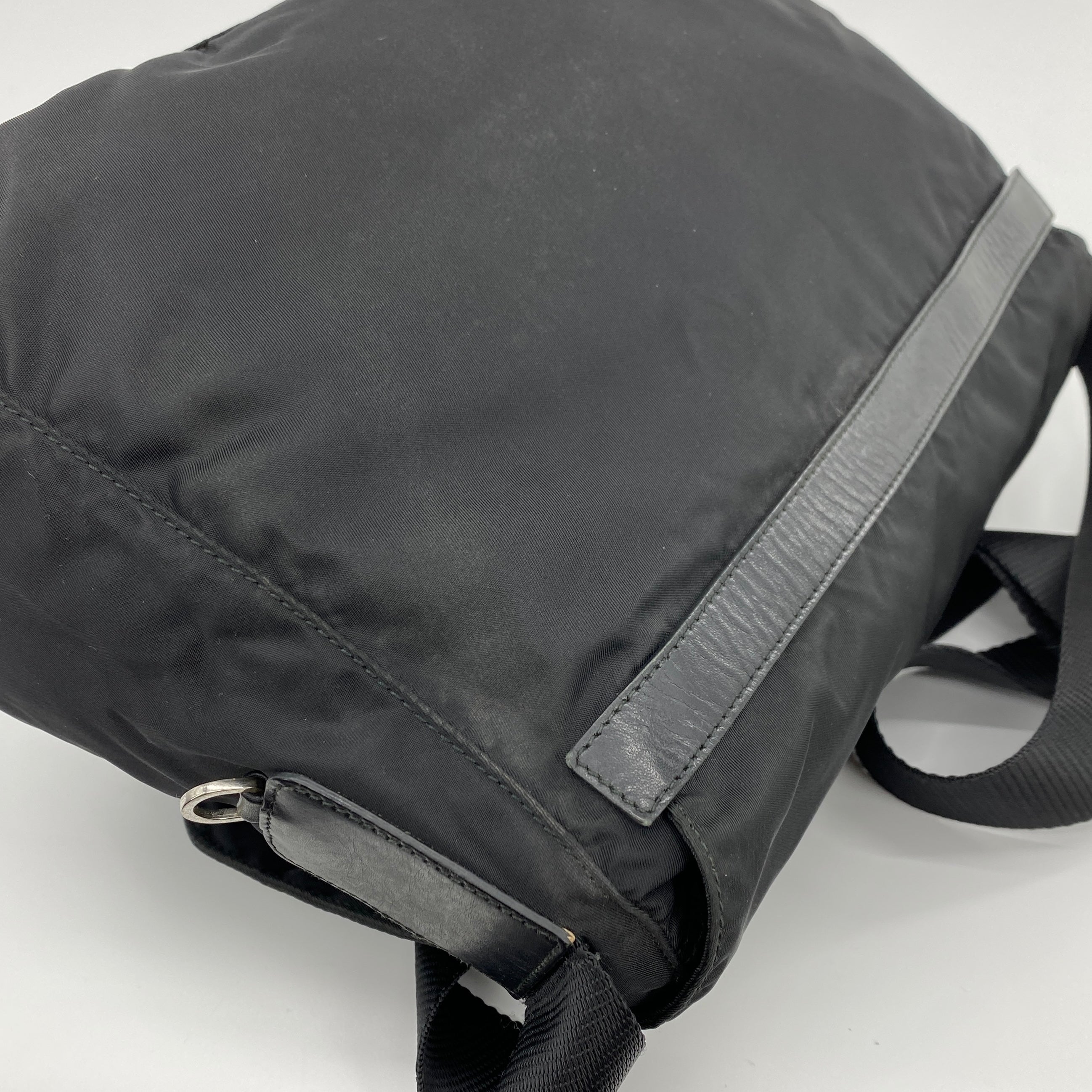Nylon Messenger Medium Crossbody Black