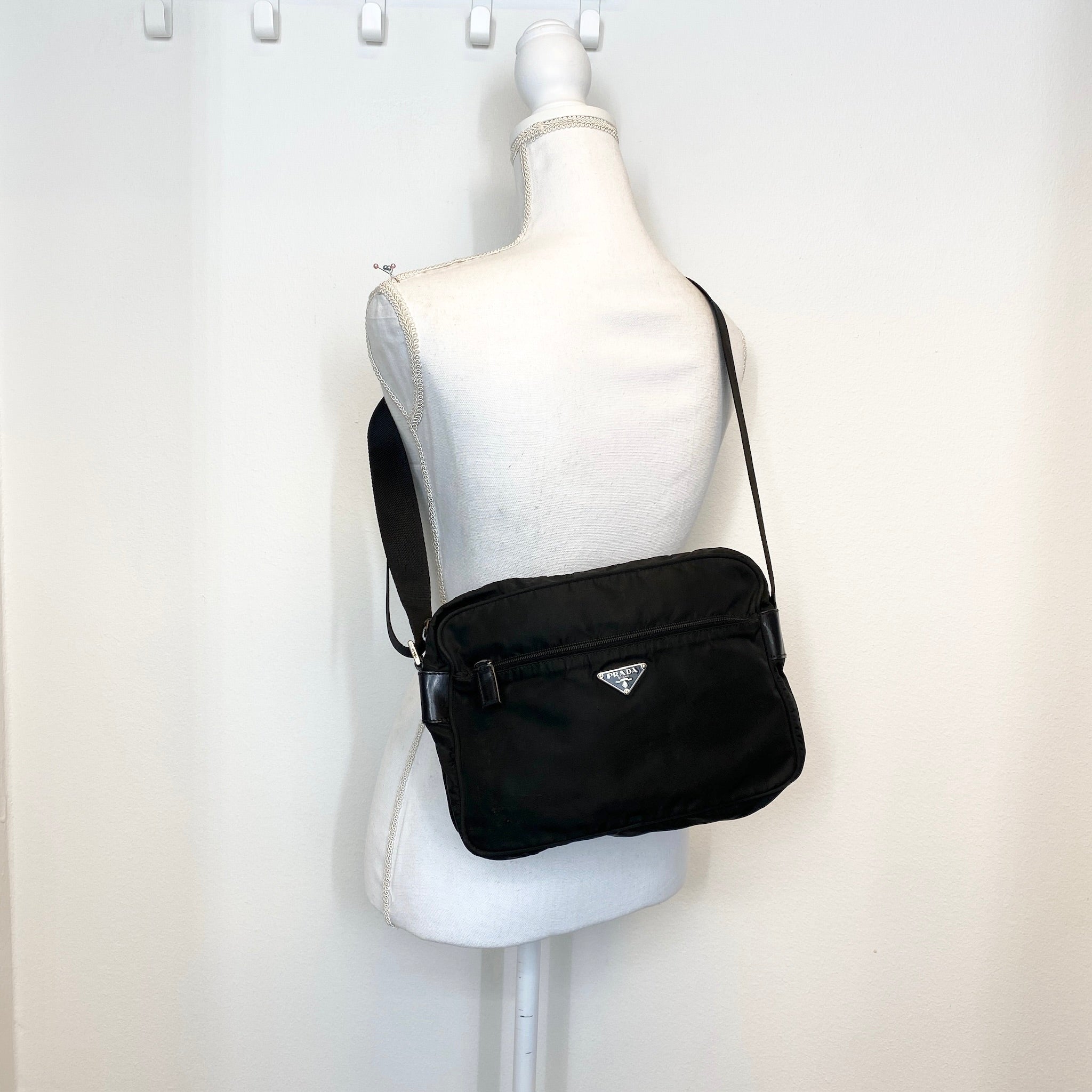 Nylon Camera Crossbody Black
