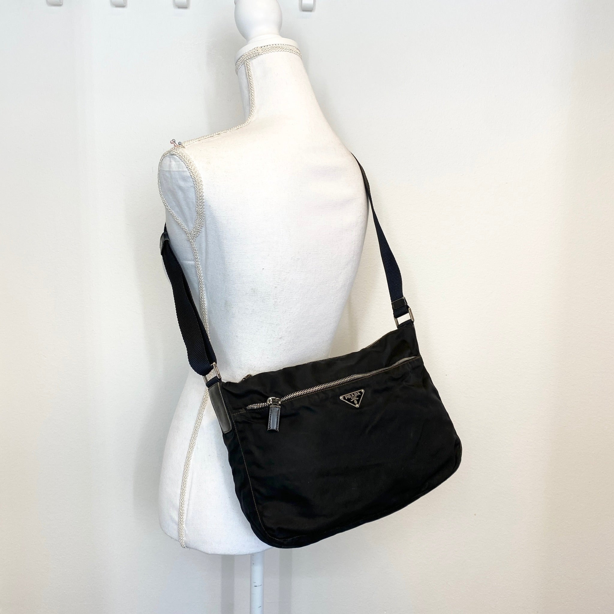 Nylon Messenger Crossbody Black