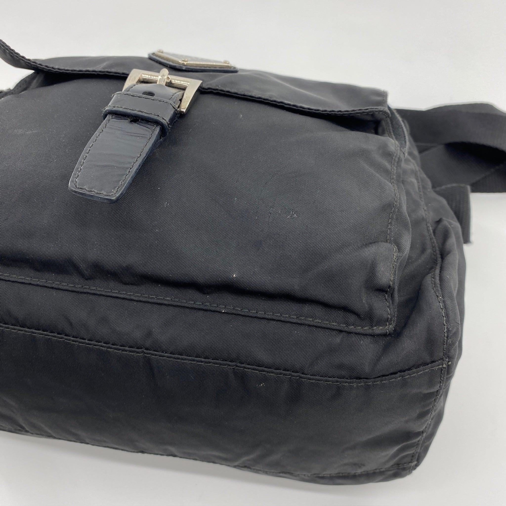 Pocket Messenger Crossbody Black
