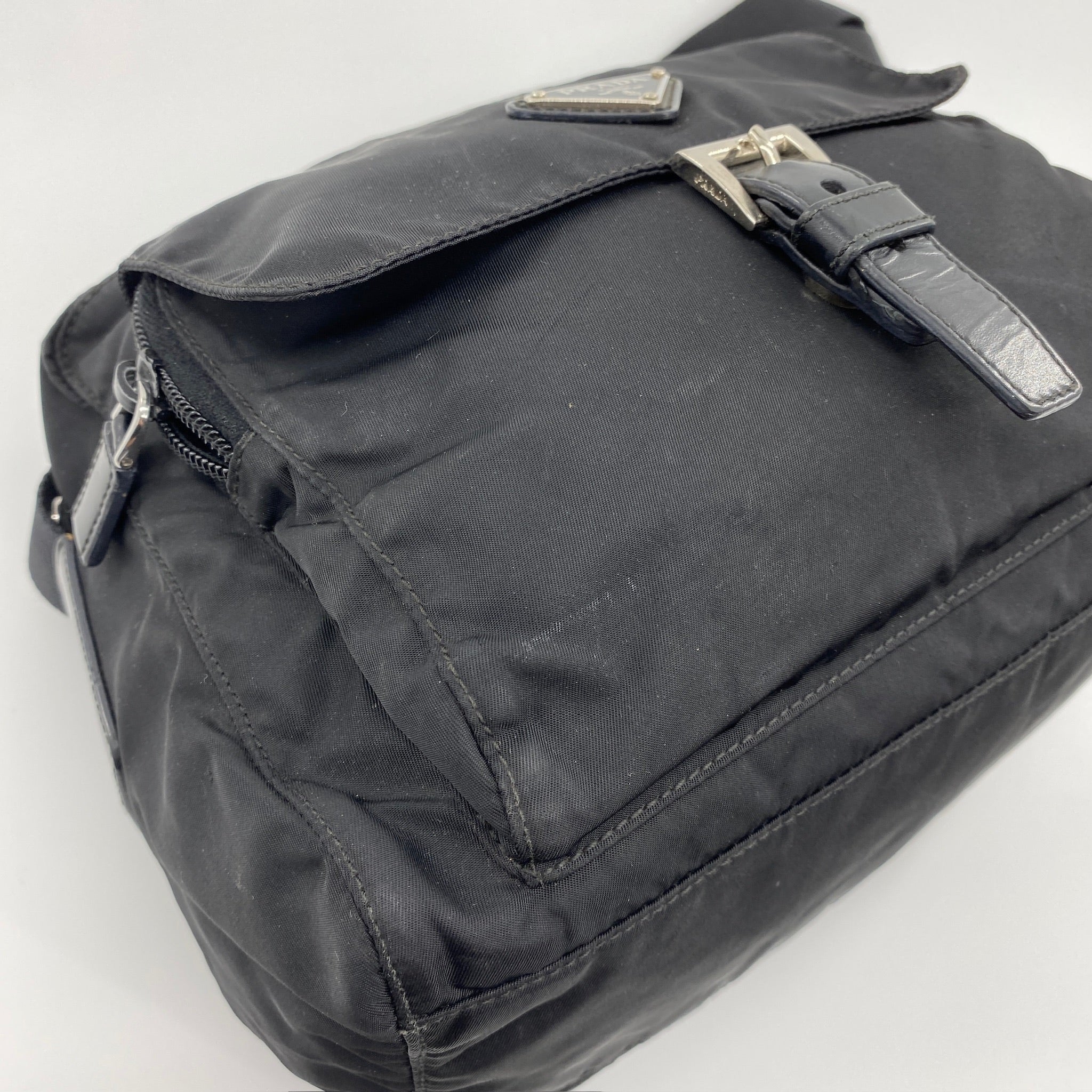 Pocket Messenger Crossbody Black