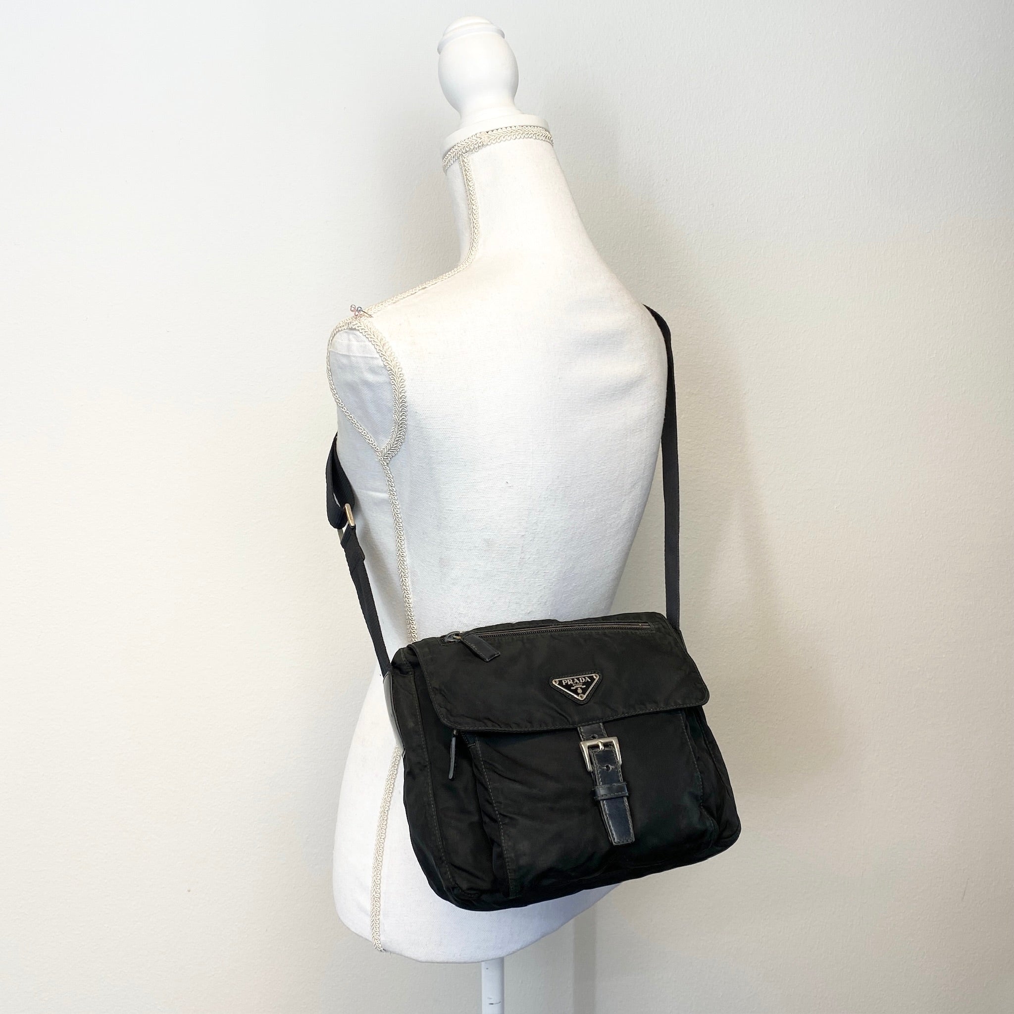 Messenger Small Crossbody Black