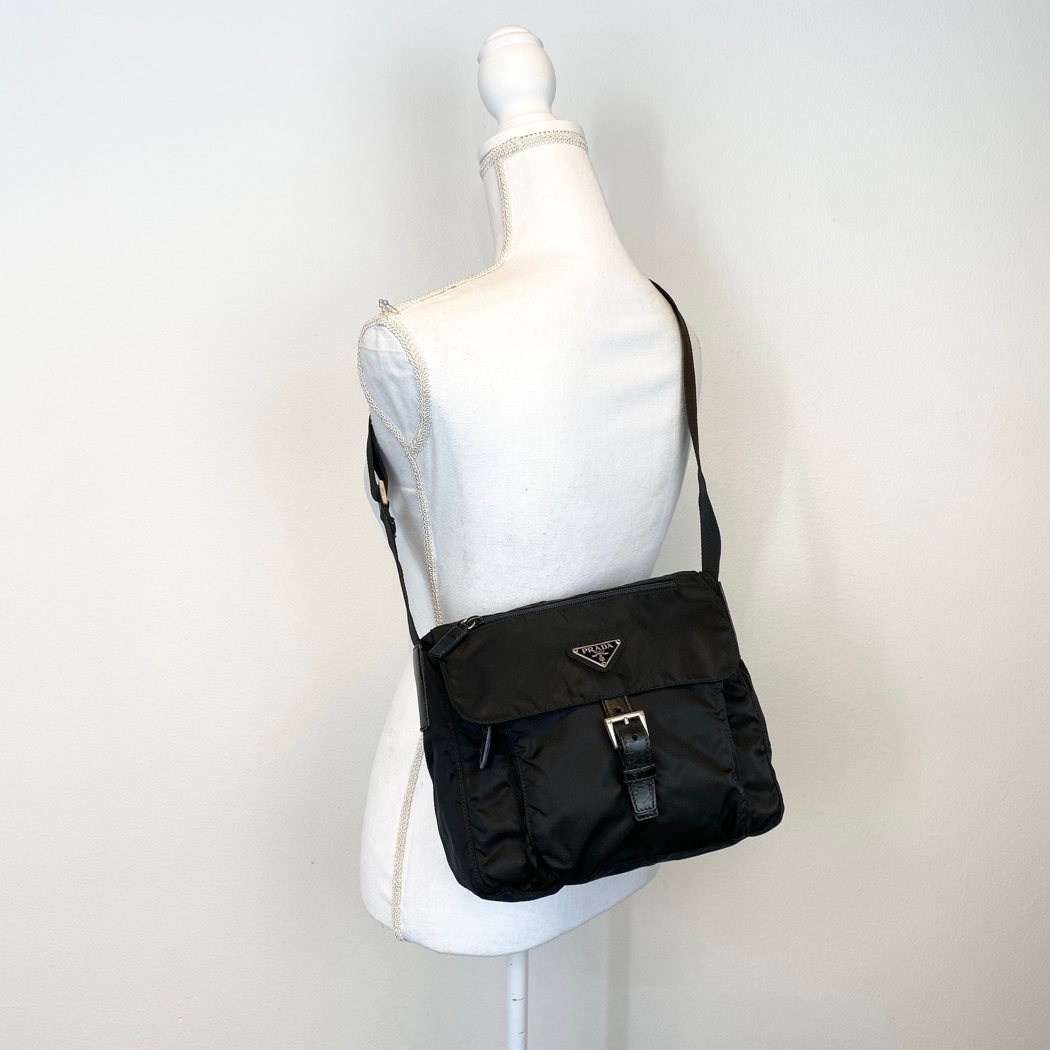 Messenger Small Crossbody Black