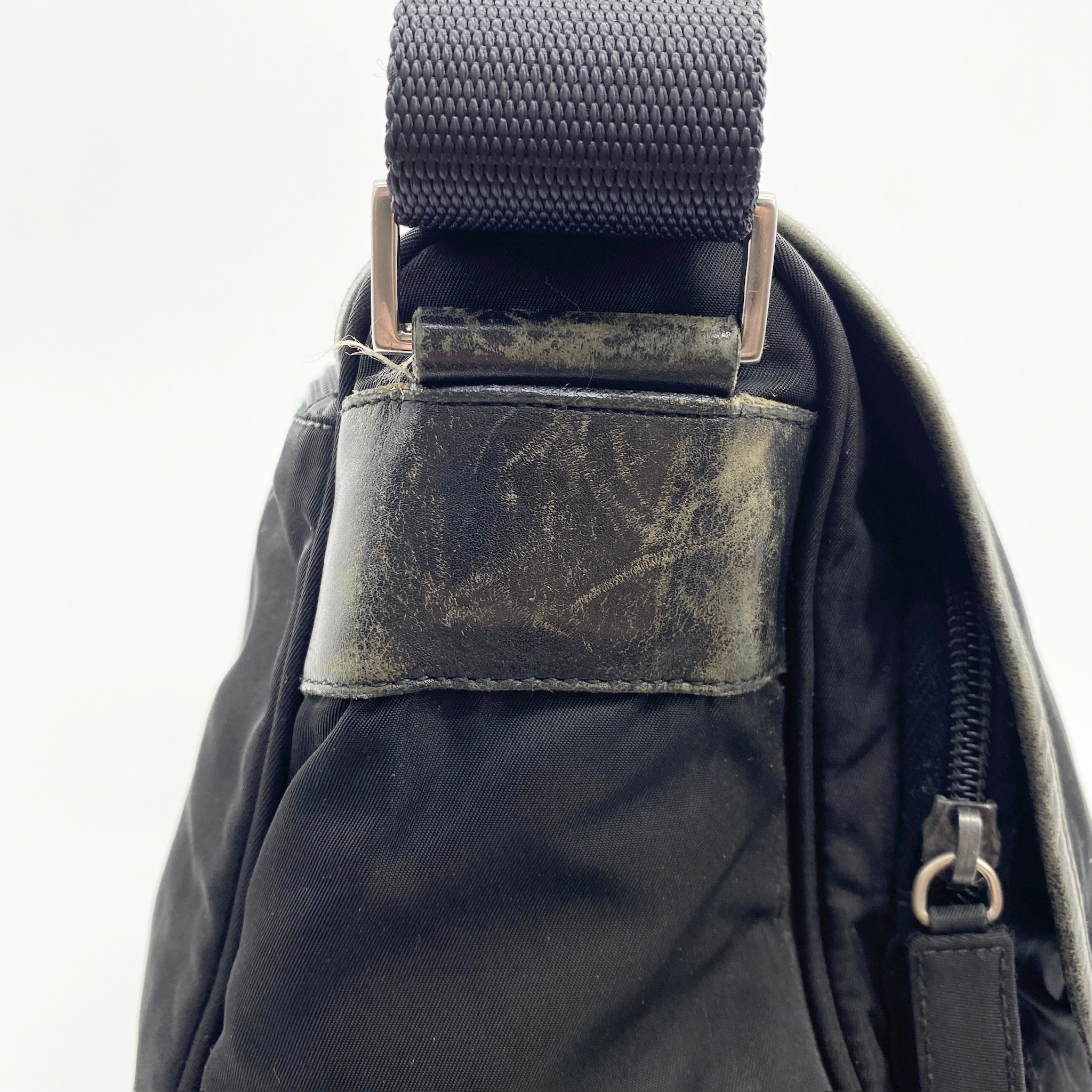 Nylon Messenger Medium Crossbody Black