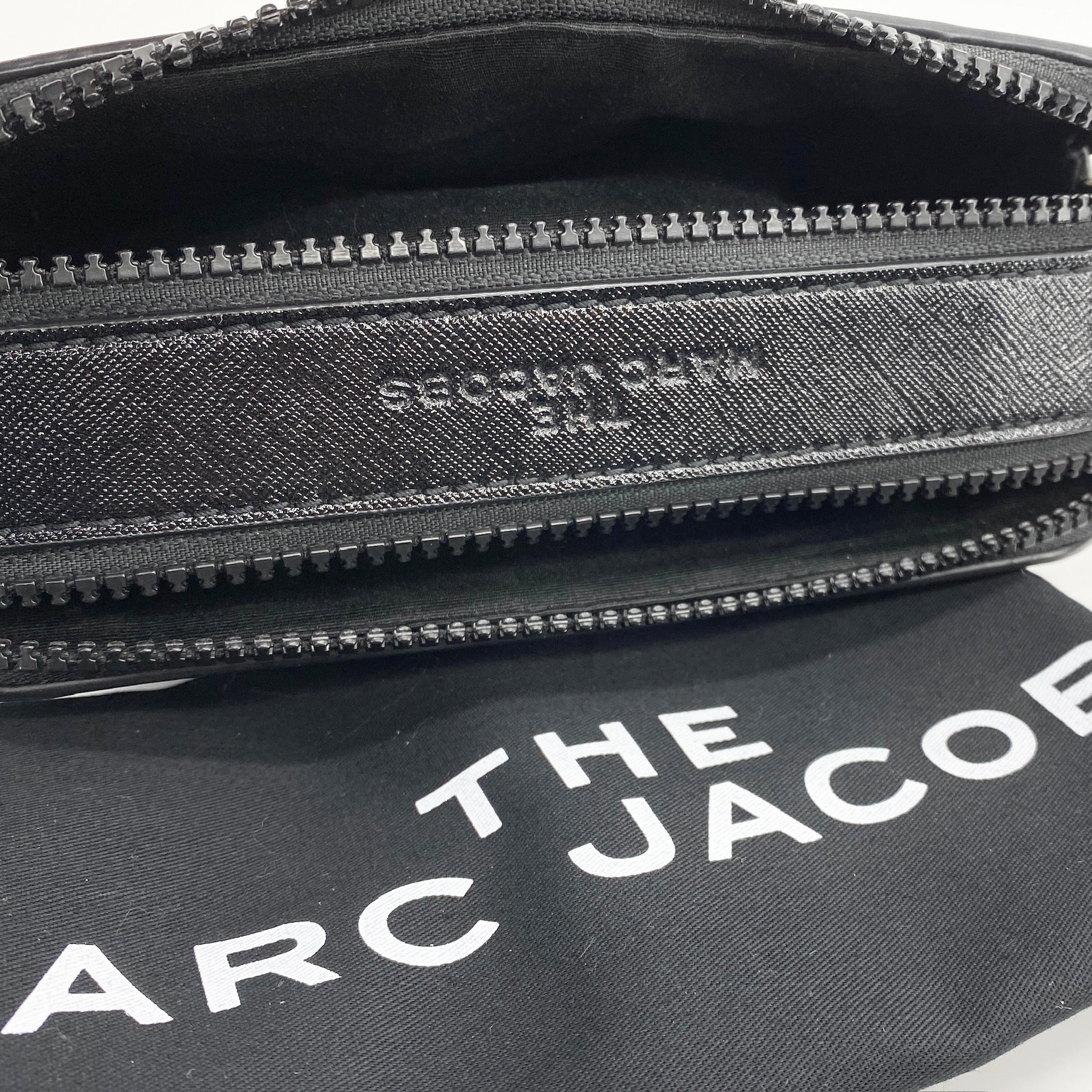 Snapshot Logo Bag Black - Vintage Luxuries