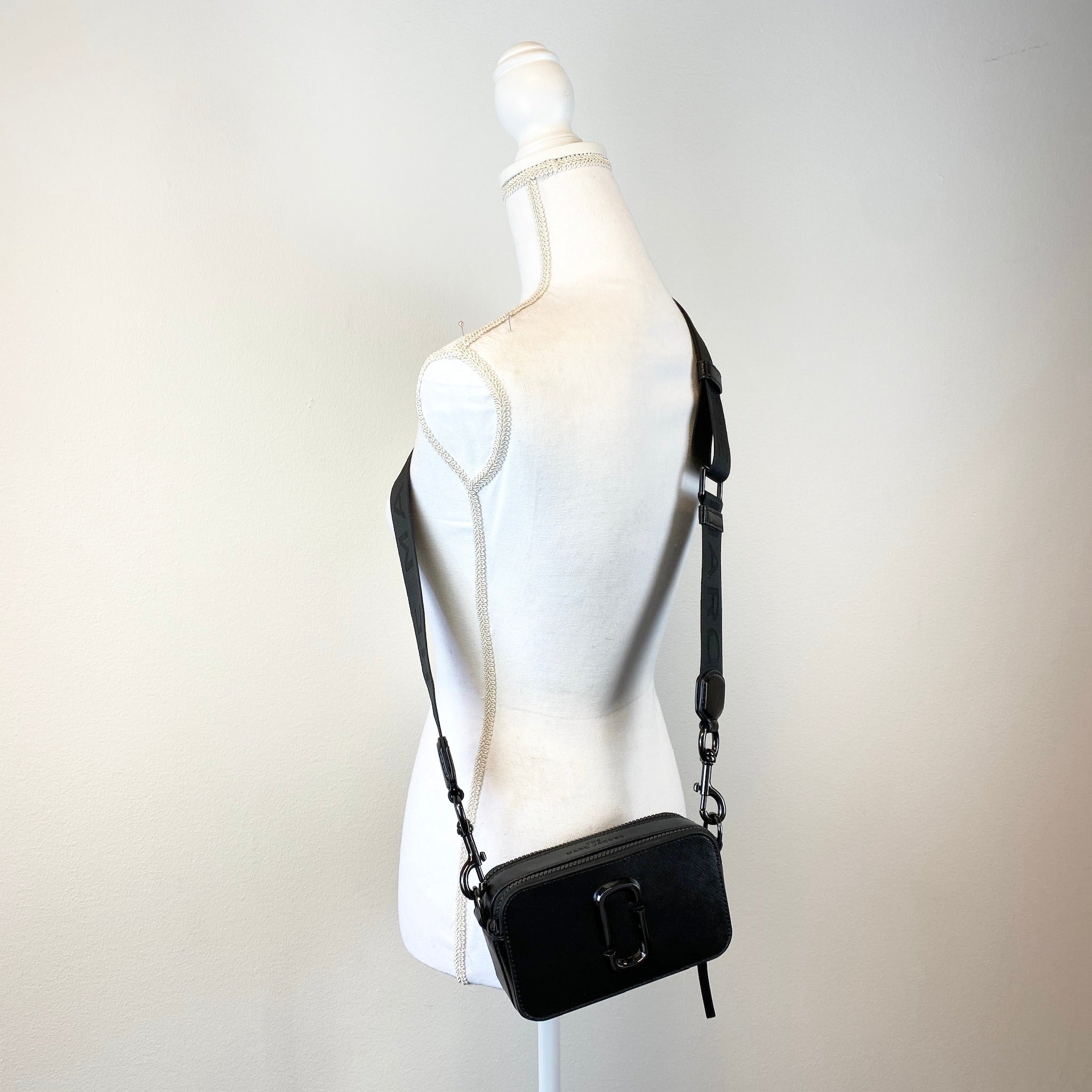Snapshot Logo Bag Black - Vintage Luxuries