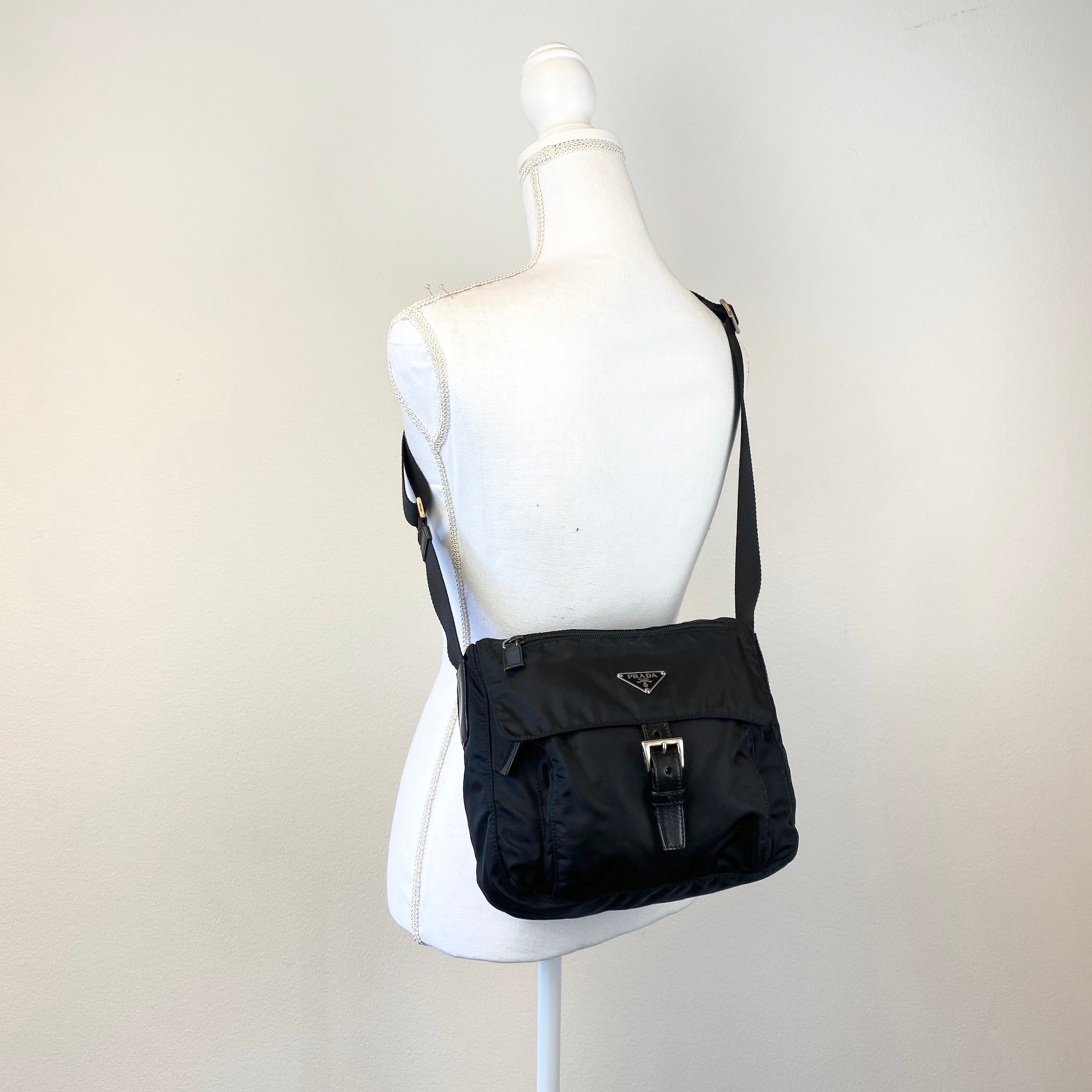 Messenger Small Crossbody Black