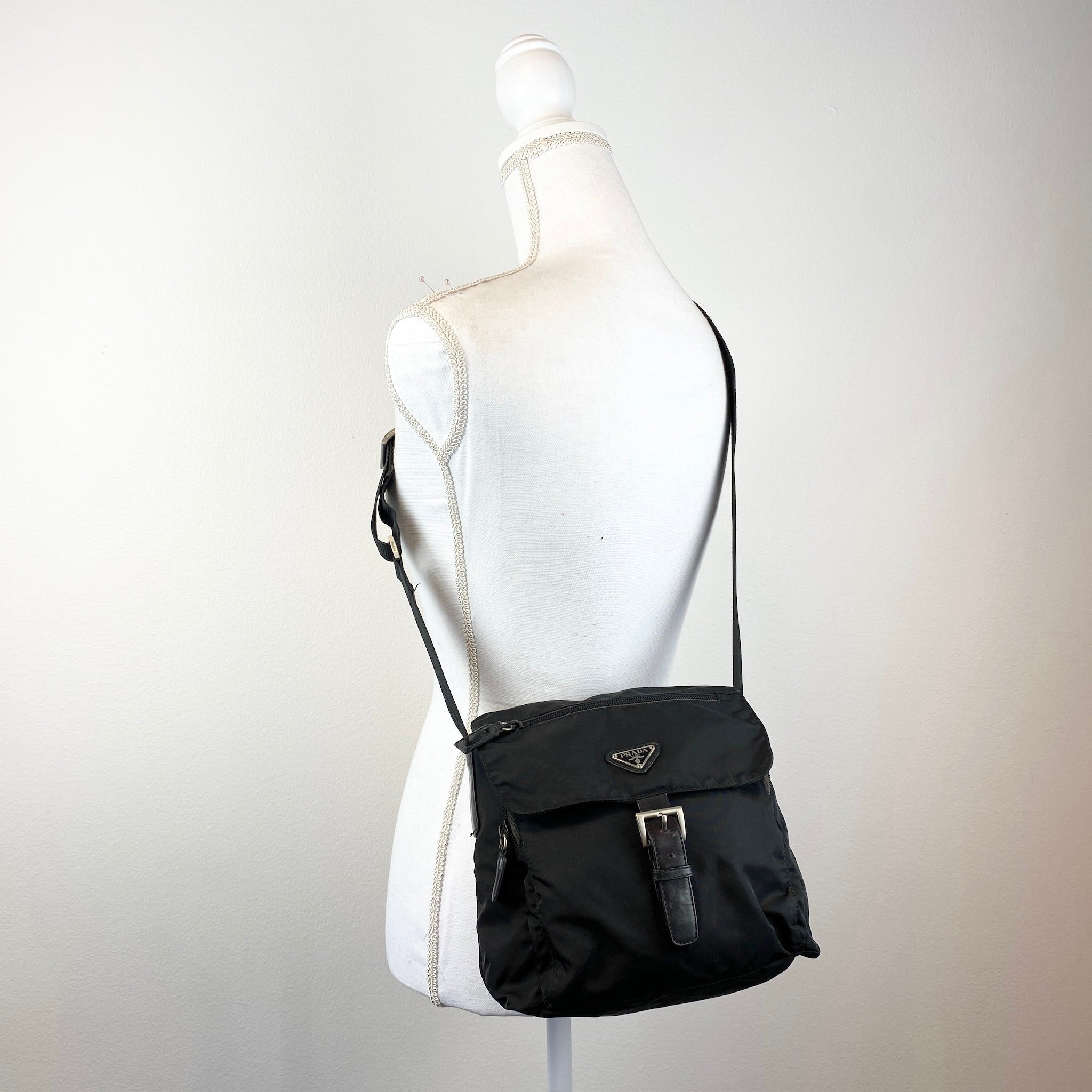 Messenger Small Crossbody Black