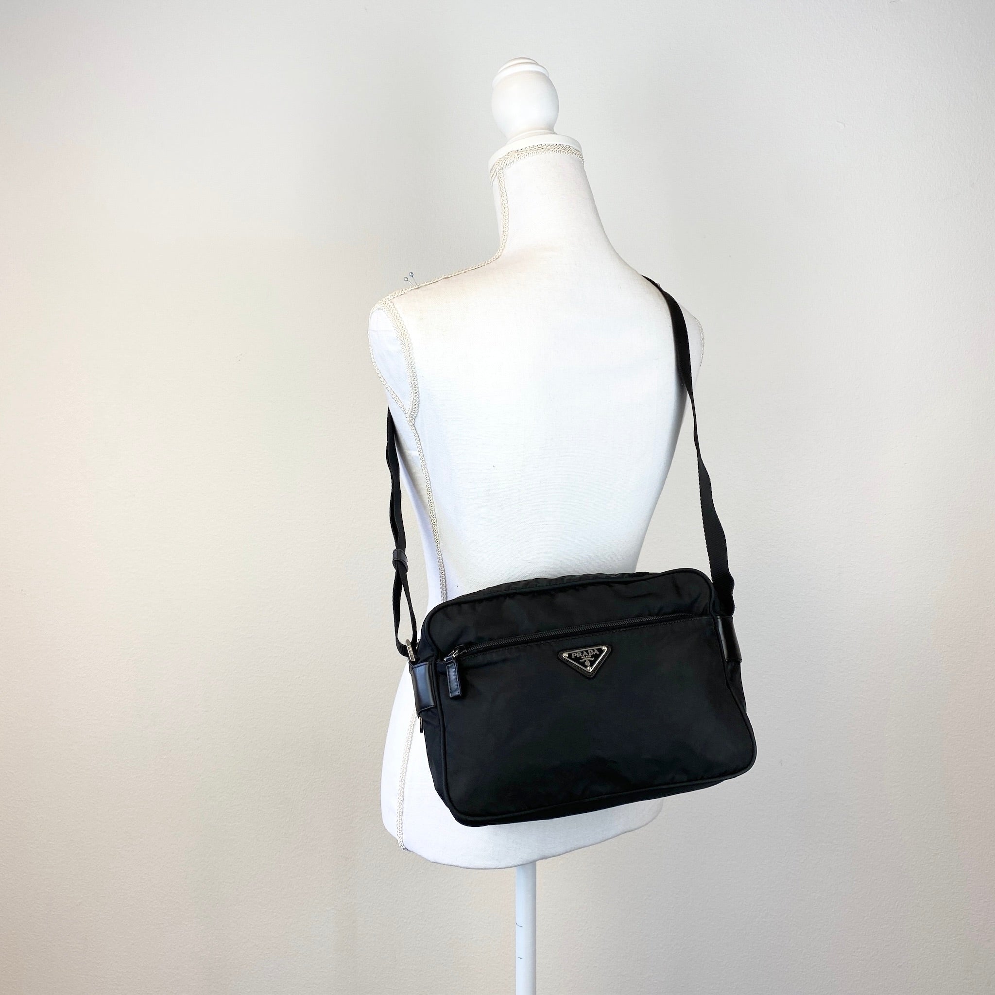 Nylon Camera Crossbody Black