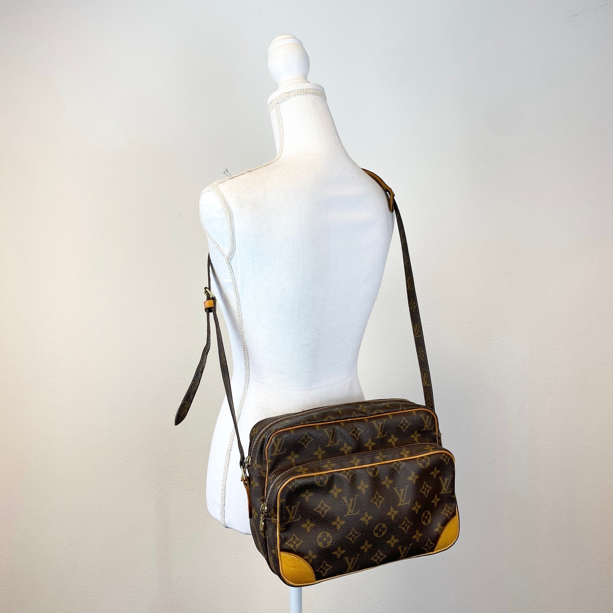 Nile MM Crossbody Bag