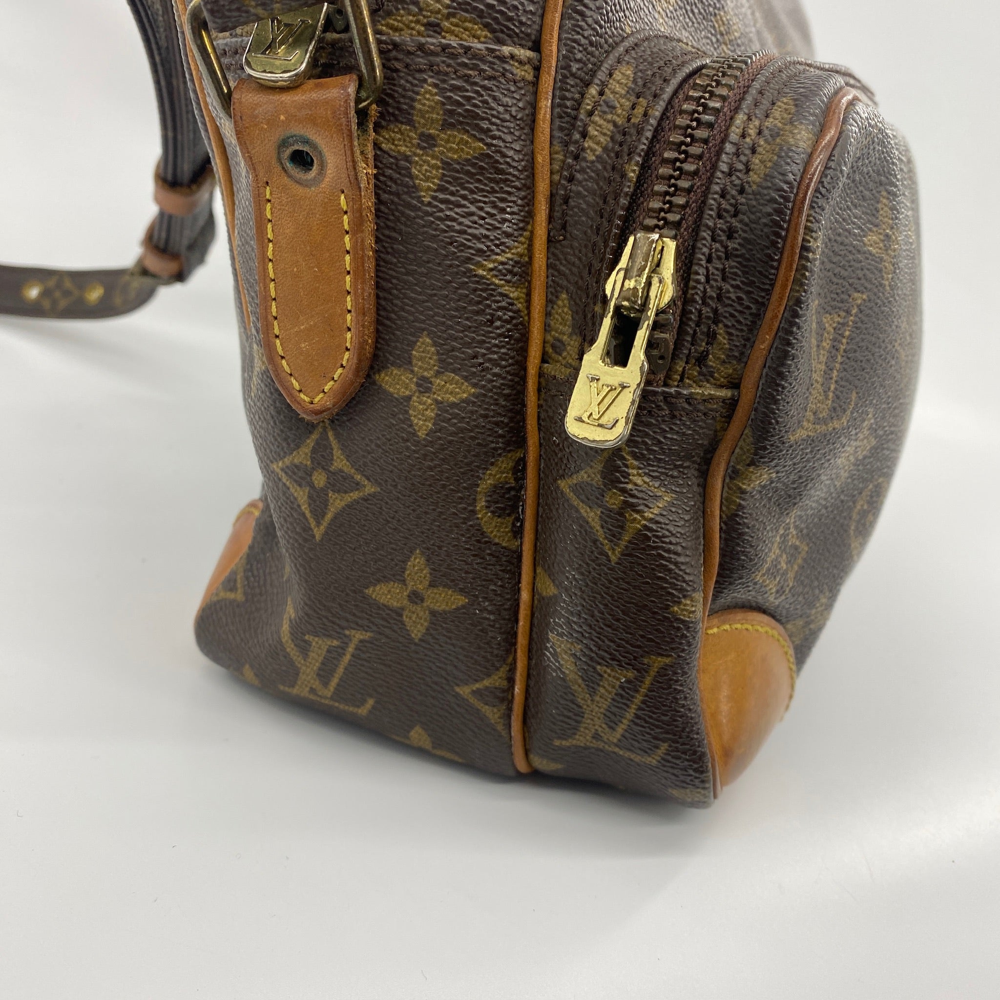 Nile MM Crossbody Bag