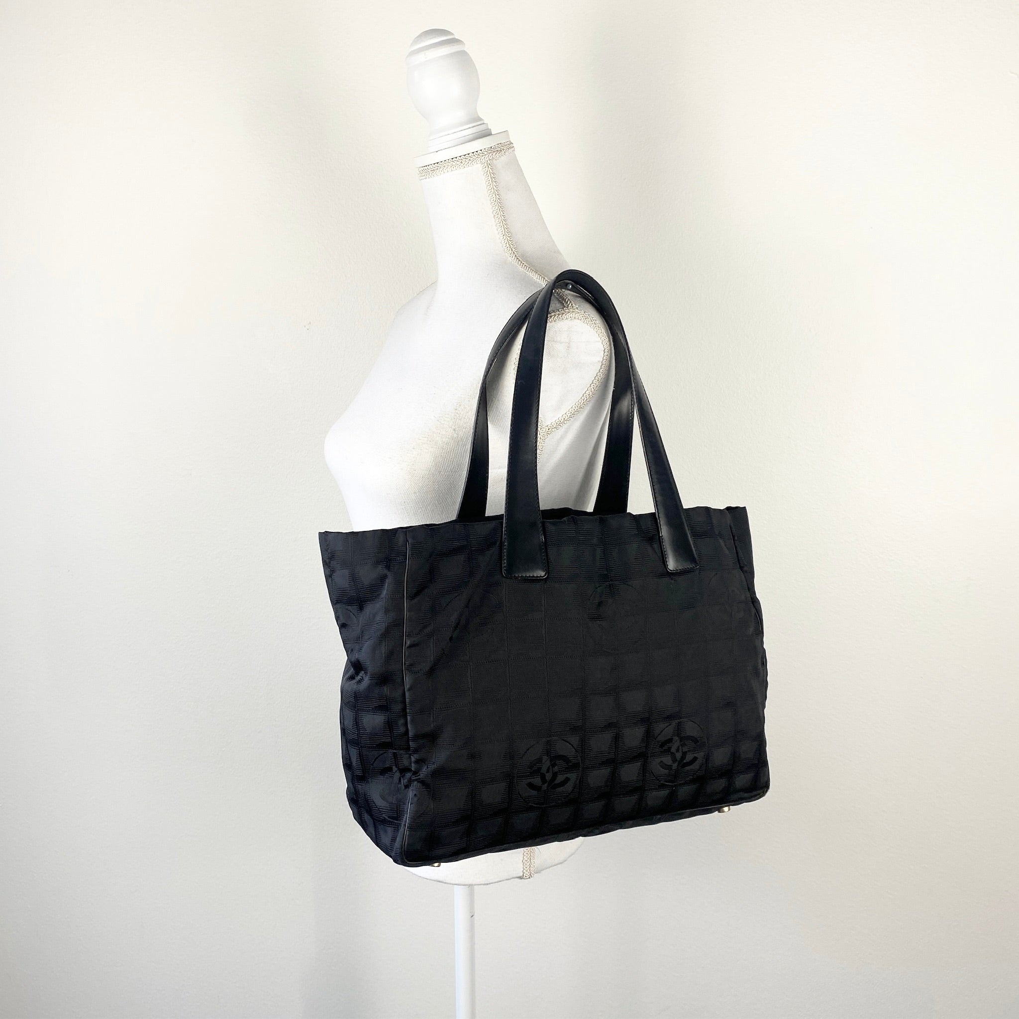 Travel Line Tote Black