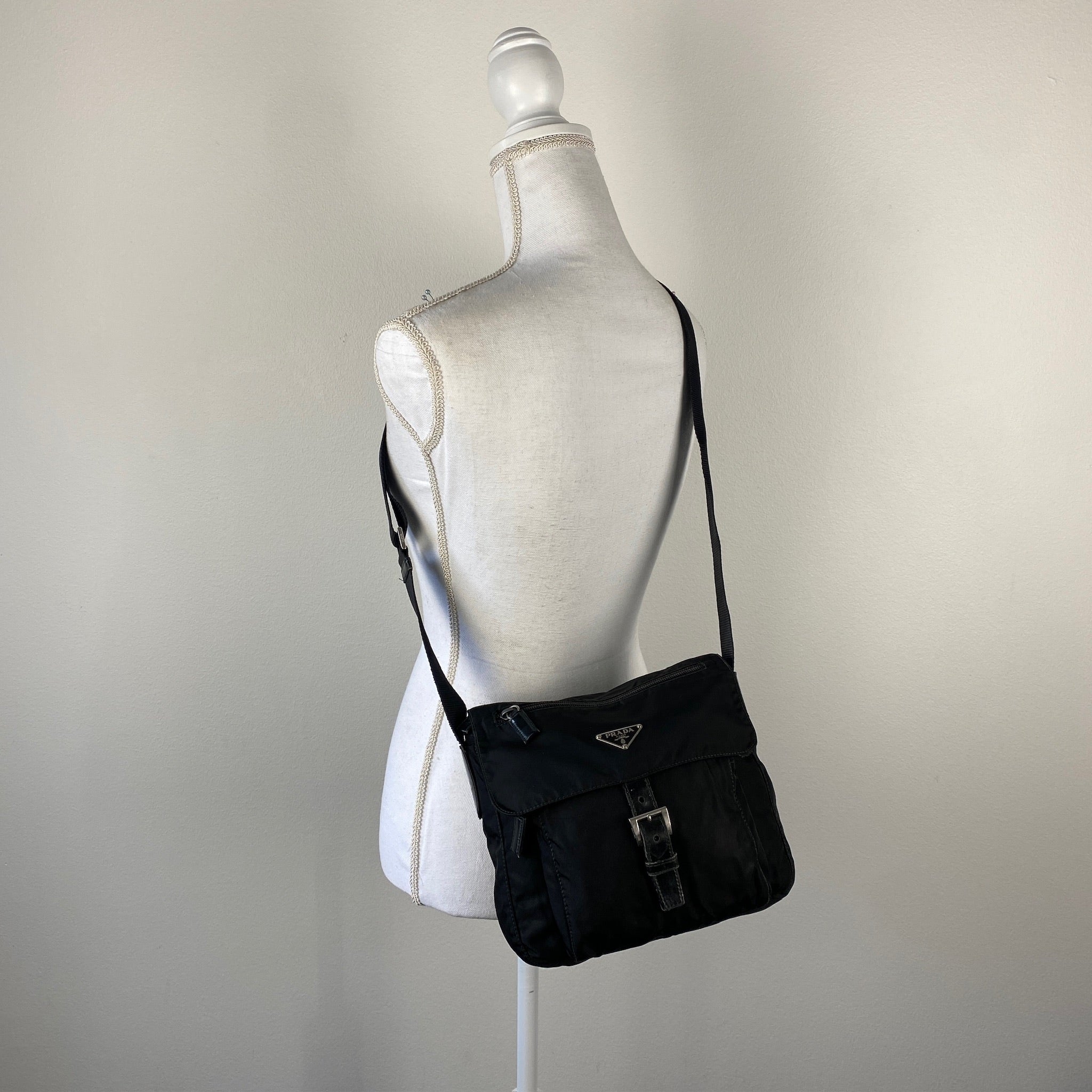 Messenger Small Crossbody Black