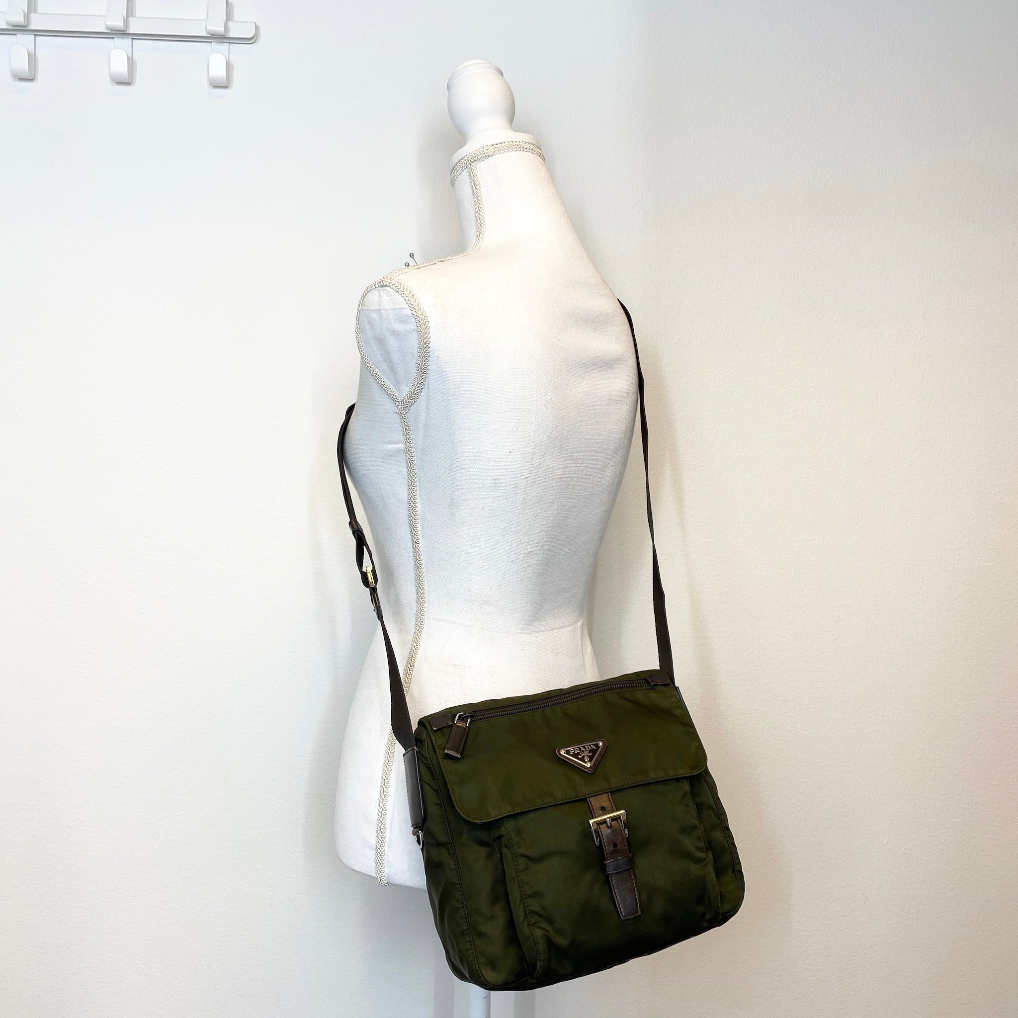 Messenger Small Crossbody Dark Green