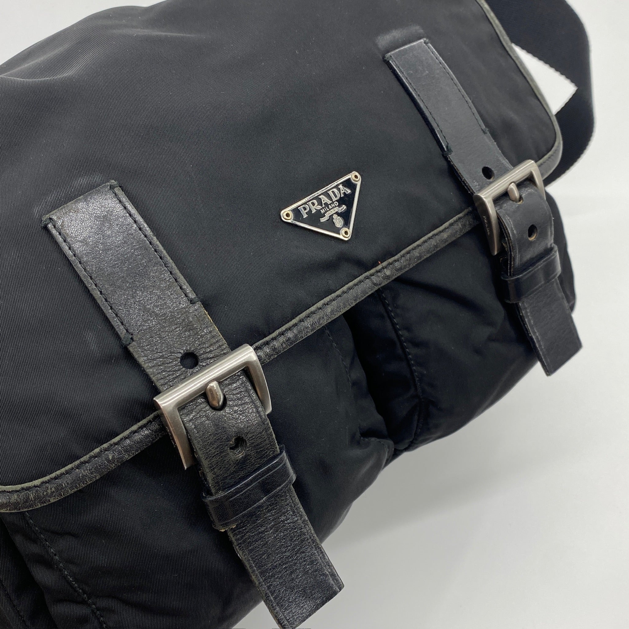 Nylon Messenger Medium Crossbody Black